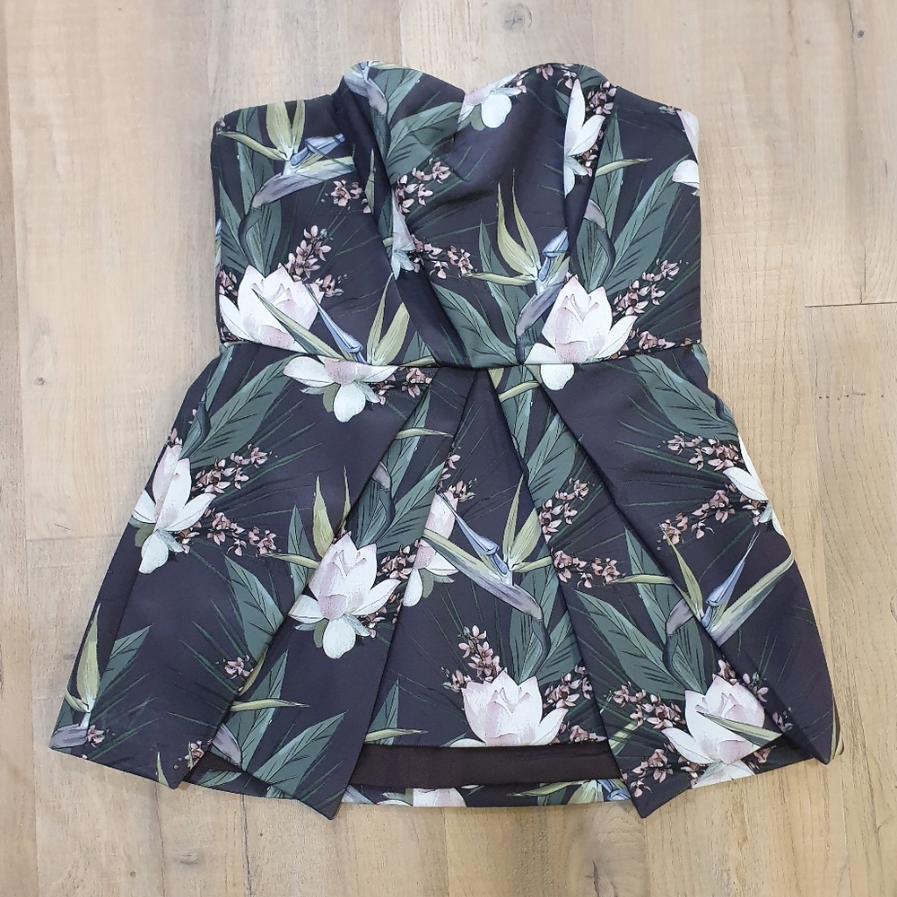 Stylestalker strapless greenery top, size large